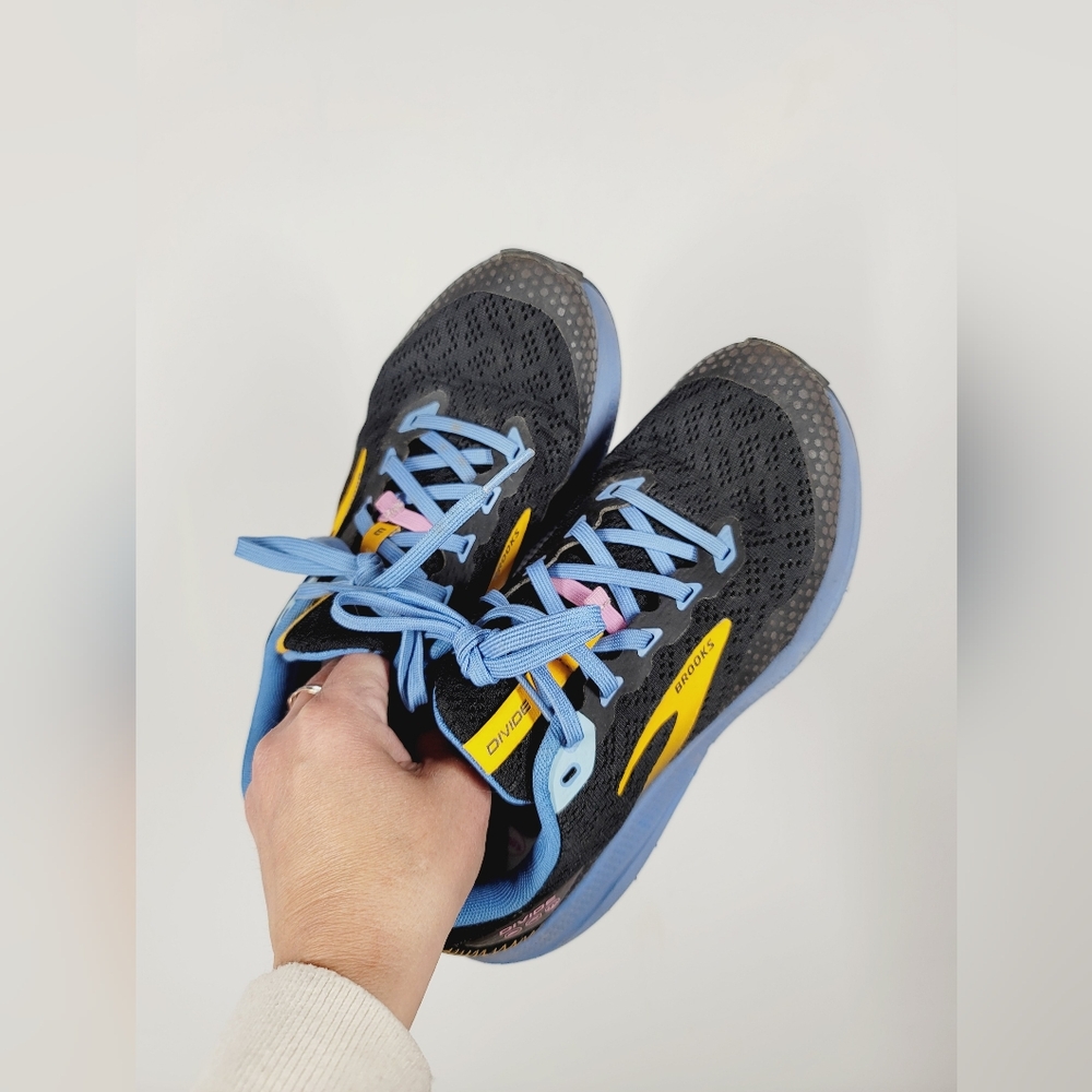 Brooks Black and Blue Women's Divide 3, Size 8 - Picture 5 of 6